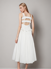 Trägerkleid mit eckigem Kragen und freiem Rücken